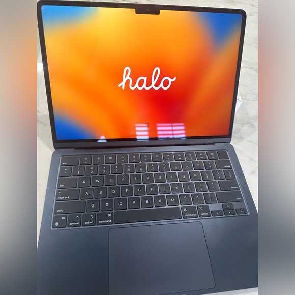 2023 max book air 13.3 in apple 256 GB space grey - Picture 2 of 4